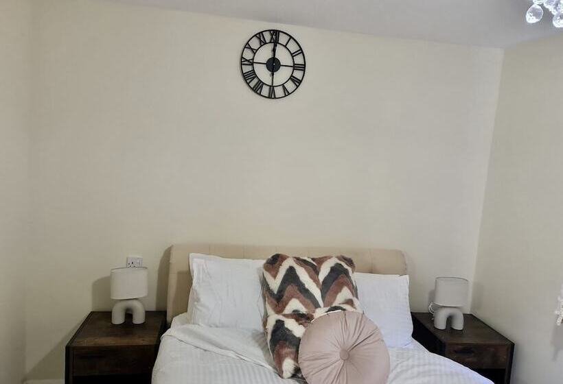 Резиденция Beautiful 2 Bed House In London