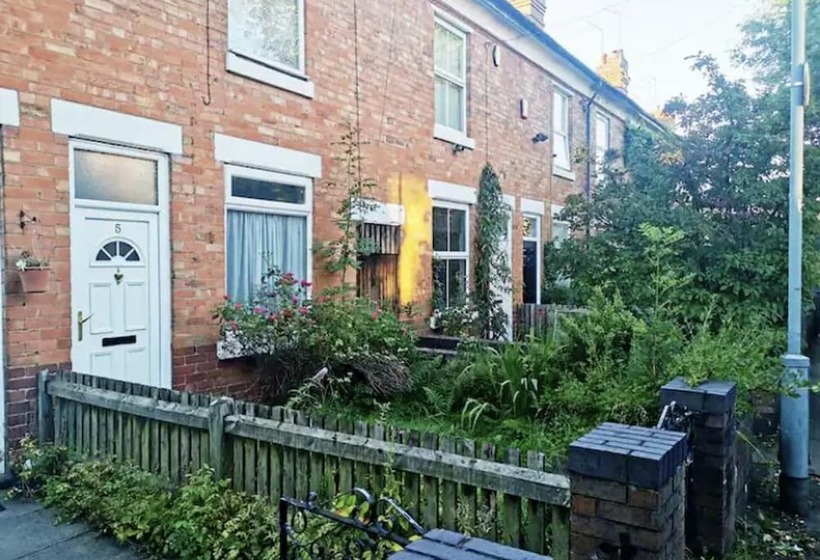 레지던스 Charming 3 Bed Cottage In Birmingham
