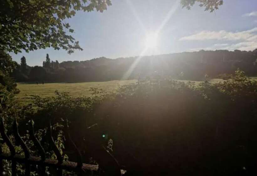 레지던스 Charming 3 Bed Cottage In Birmingham