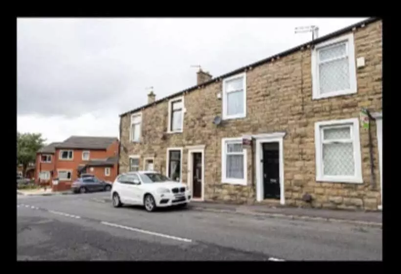 Residenssi Immaculate 3 Bed House In Accrington
