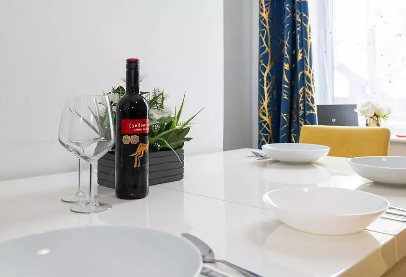 Residenssi Immaculate 3 Bed House In Accrington