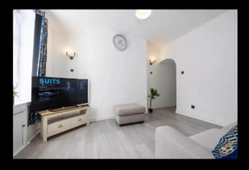 Residenssi Immaculate 3 Bed House In Accrington