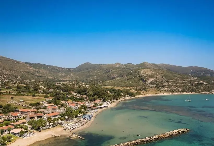 Rosilion Studios & Apartments