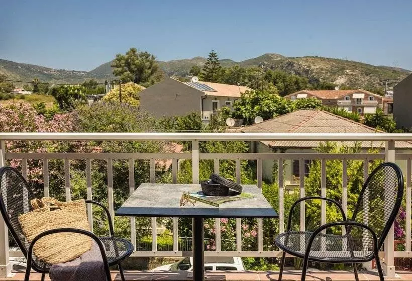 Rosilion Studios & Apartments