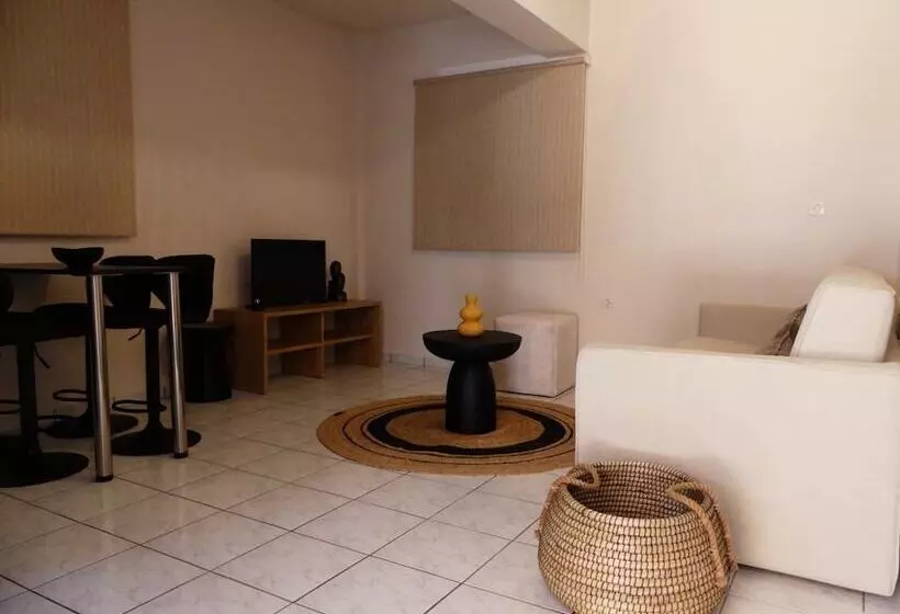 Rosilion Studios & Apartments