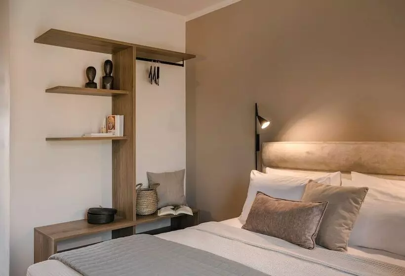 Rosilion Studios & Apartments