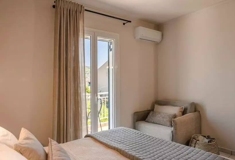 Rosilion Studios & Apartments