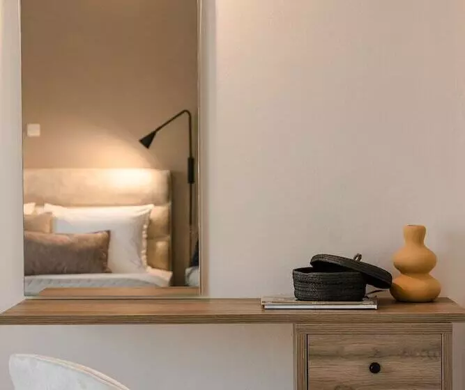 Rosilion Studios & Apartments