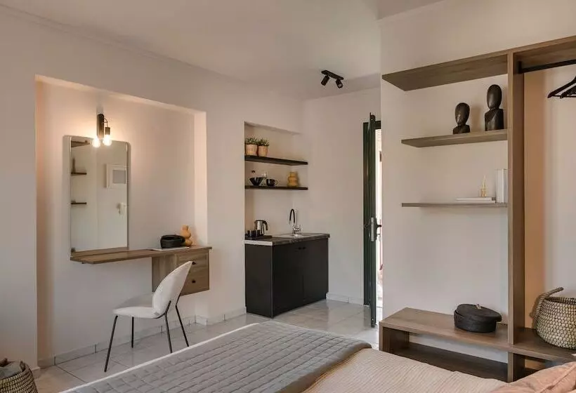 Rosilion Studios & Apartments