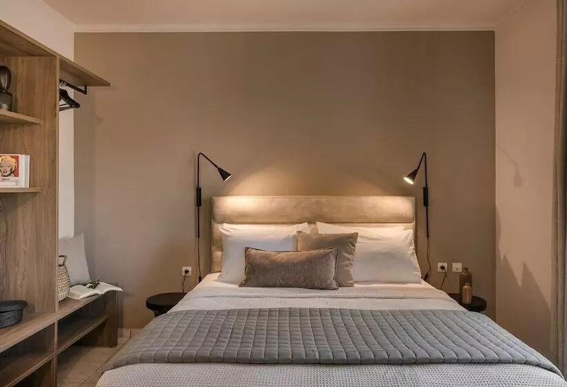 Rosilion Studios & Apartments