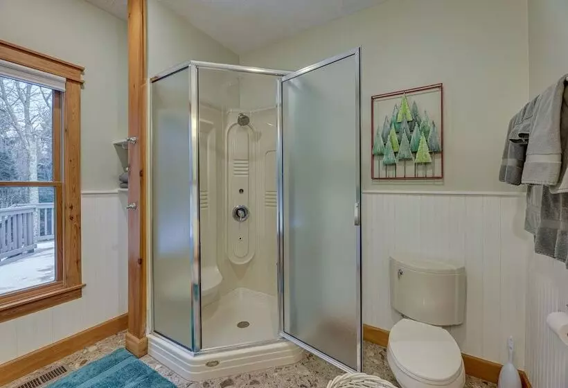 Cabin W/ Hot Tub And Wifi: 4 Mi To Snowshoe Resort