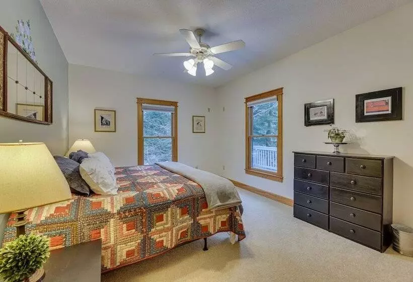 Cabin W/ Hot Tub And Wifi: 4 Mi To Snowshoe Resort