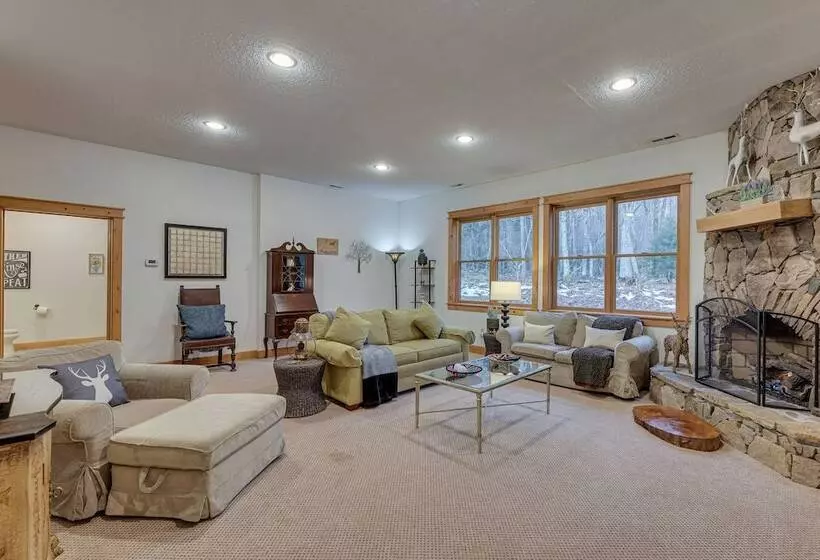 Cabin W/ Hot Tub And Wifi: 4 Mi To Snowshoe Resort