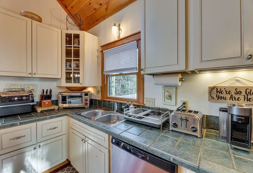 Cabin W/ Hot Tub And Wifi: 4 Mi To Snowshoe Resort