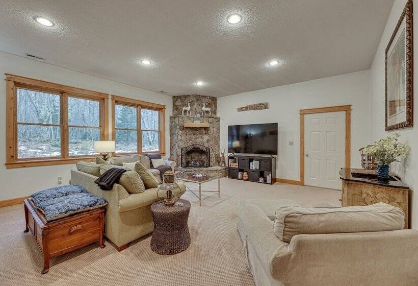 Cabin W/ Hot Tub And Wifi: 4 Mi To Snowshoe Resort