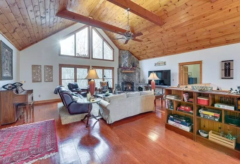 Cabin W/ Hot Tub And Wifi: 4 Mi To Snowshoe Resort