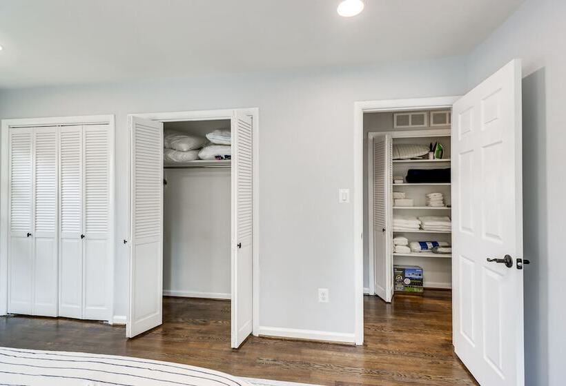 Updated Home W/ Yard ~ 4 Mi To Old Town Alexandria