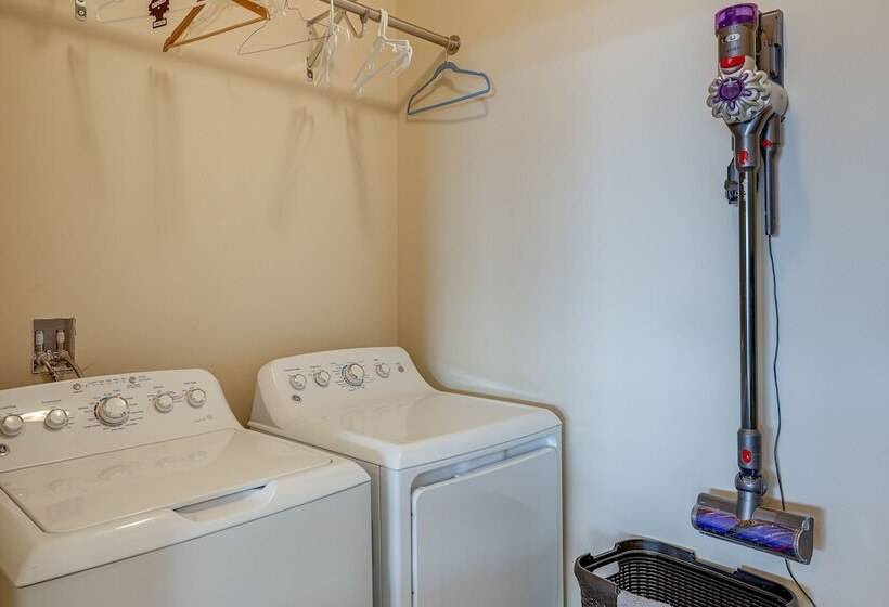 Yankton Vacation Home W/ Hot Tub & River Views