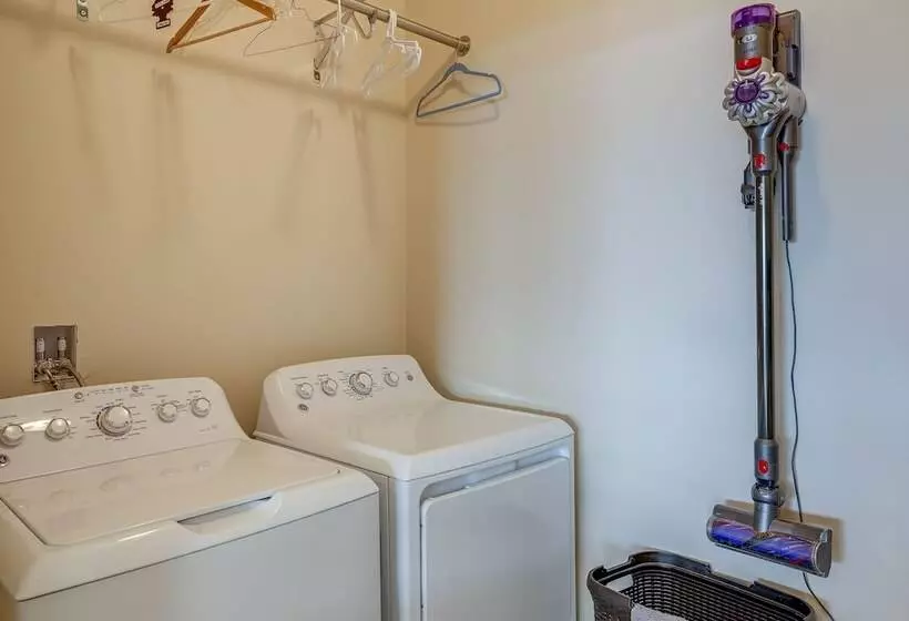 Yankton Vacation Home W/ Hot Tub & River Views