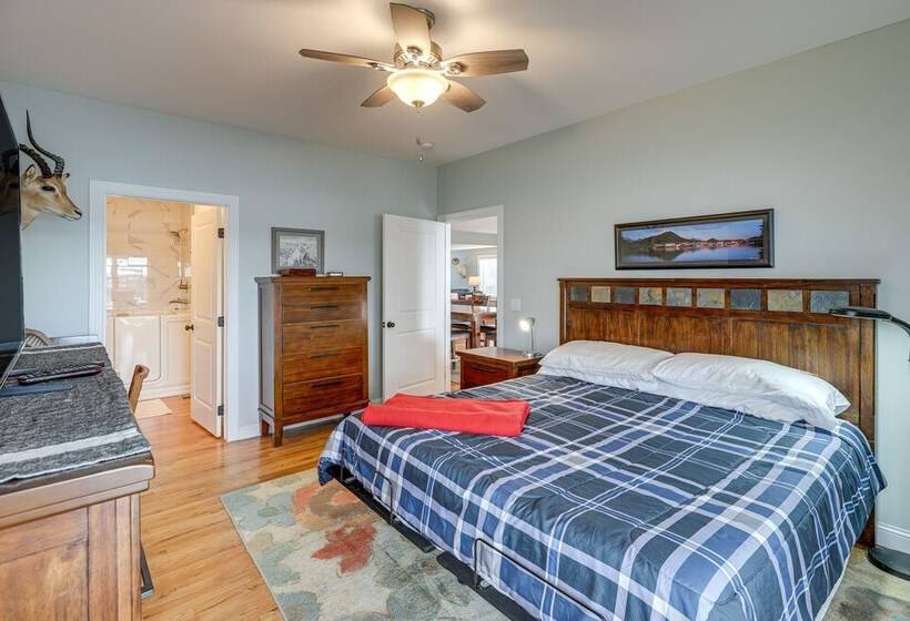 Yankton Vacation Home W/ Hot Tub & River Views