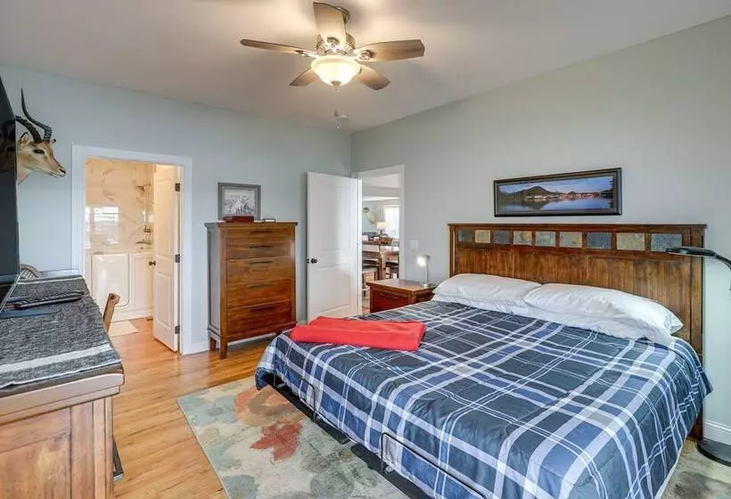 Yankton Vacation Home W/ Hot Tub & River Views