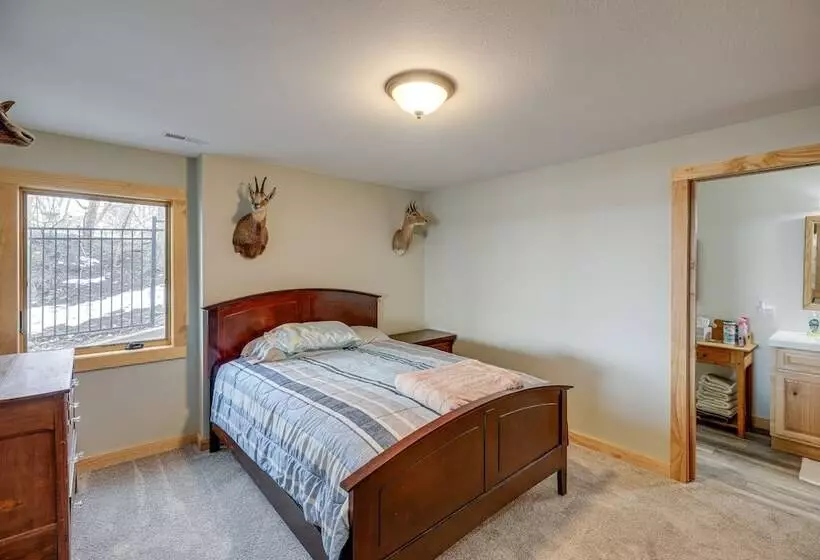 Yankton Vacation Home W/ Hot Tub & River Views