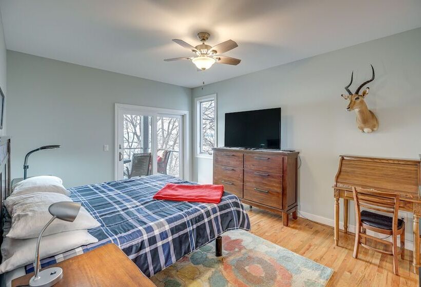 Yankton Vacation Home W/ Hot Tub & River Views