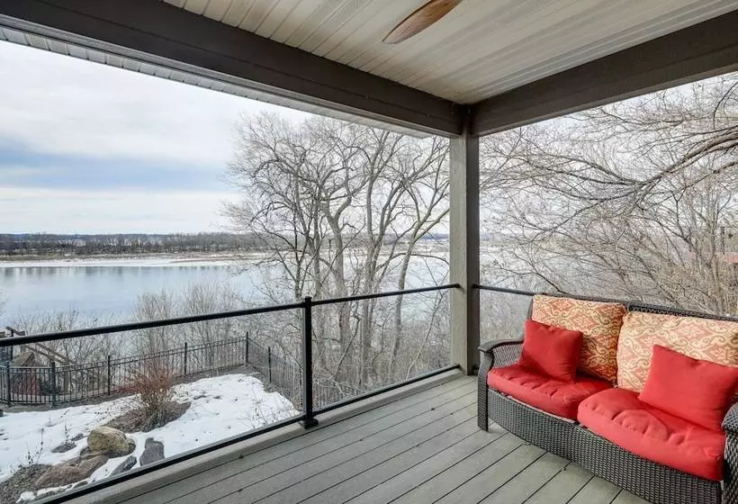 Yankton Vacation Home W/ Hot Tub & River Views