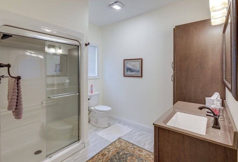 Yankton Vacation Home W/ Hot Tub & River Views