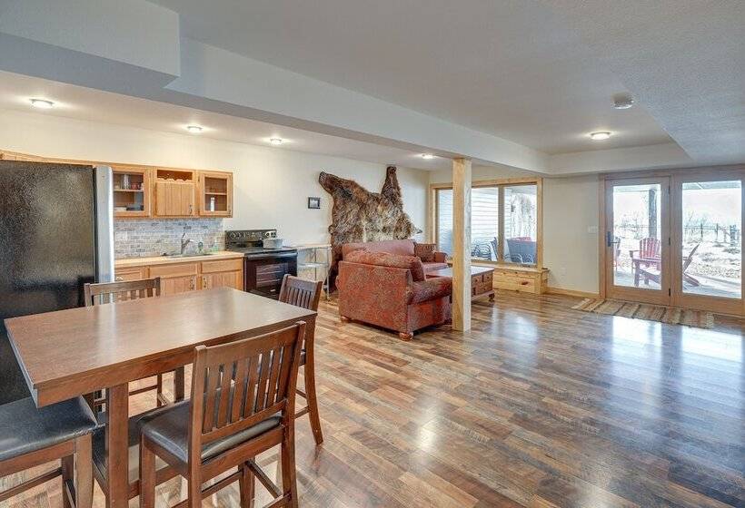 Yankton Vacation Home W/ Hot Tub & River Views