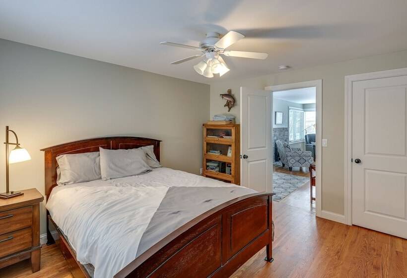 Yankton Vacation Home W/ Hot Tub & River Views