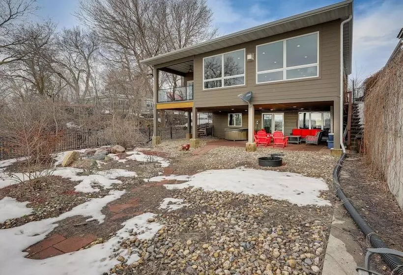 Yankton Vacation Home W/ Hot Tub & River Views