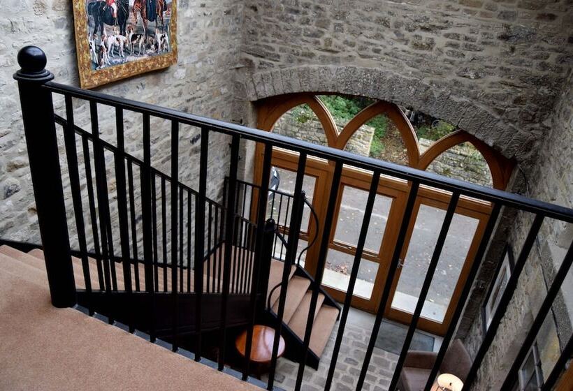 مبيت وإفطار The Saddle Room Restaurant