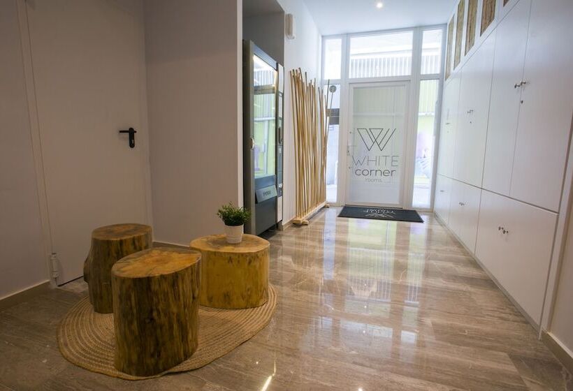 Bed and Breakfast White Corner