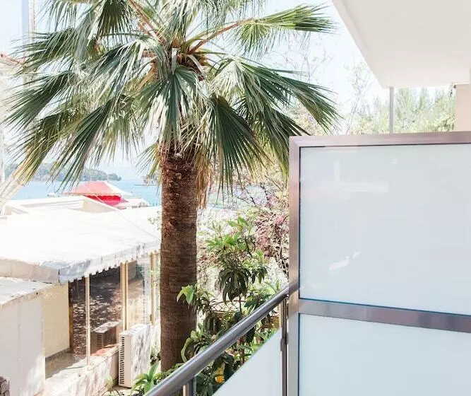 Captain S Seafront Apartments