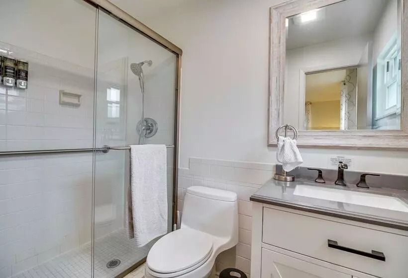 Centrally Located Merritt Island Home: Pool, Porch