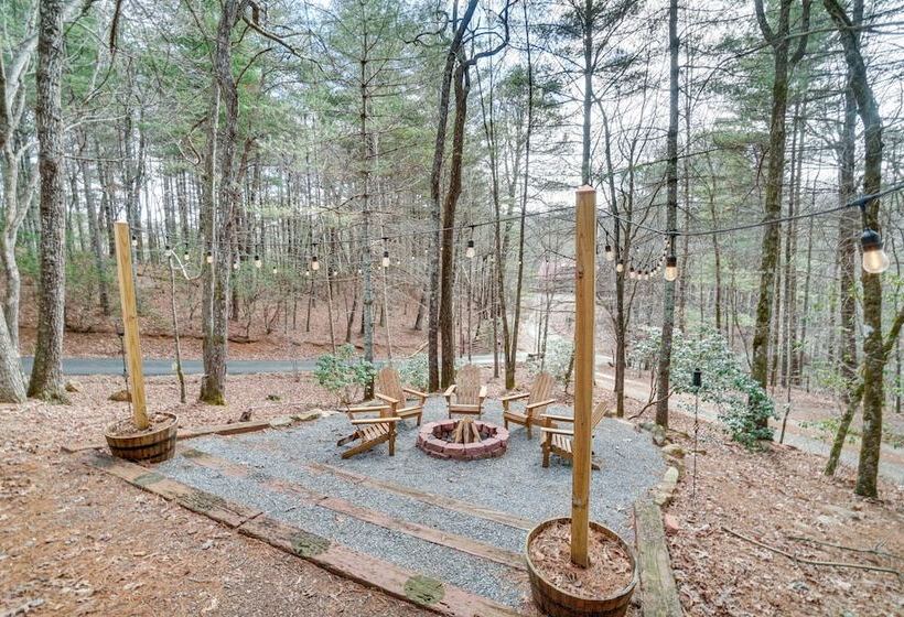 Hidden Hiawassee Retreat W/ Hot Tub & Game Room!