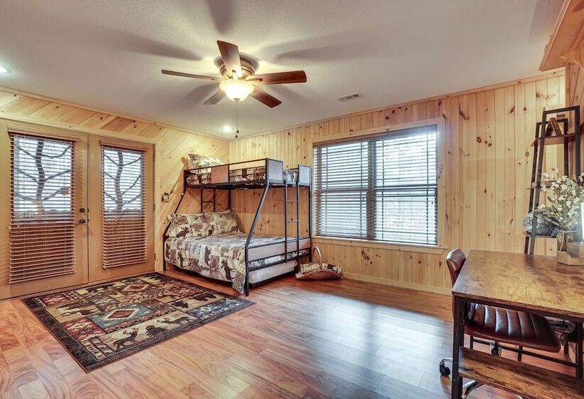 Hidden Hiawassee Retreat W/ Hot Tub & Game Room!