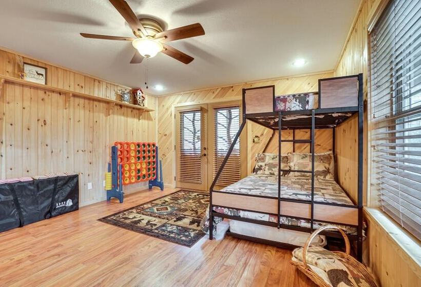 Hidden Hiawassee Retreat W/ Hot Tub & Game Room!