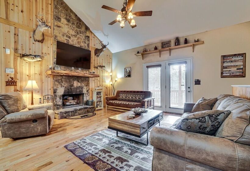 Hidden Hiawassee Retreat W/ Hot Tub & Game Room!