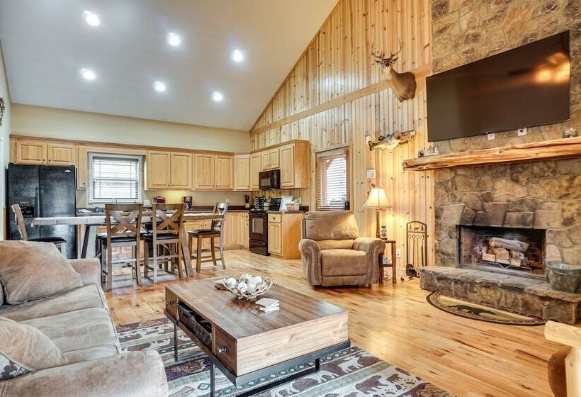 Hidden Hiawassee Retreat W/ Hot Tub & Game Room!