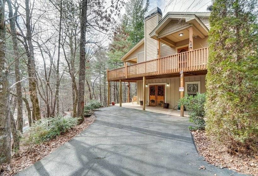 Hidden Hiawassee Retreat W/ Hot Tub & Game Room!