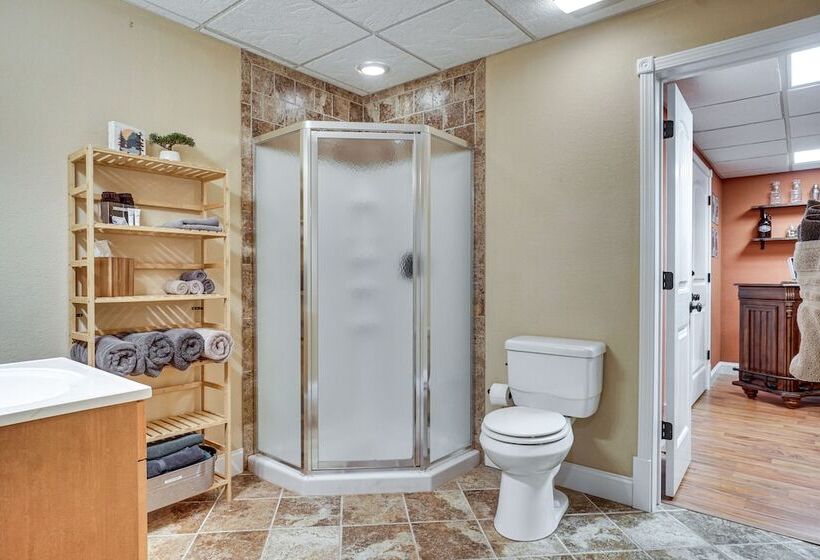 Hidden Hiawassee Retreat W/ Hot Tub & Game Room!