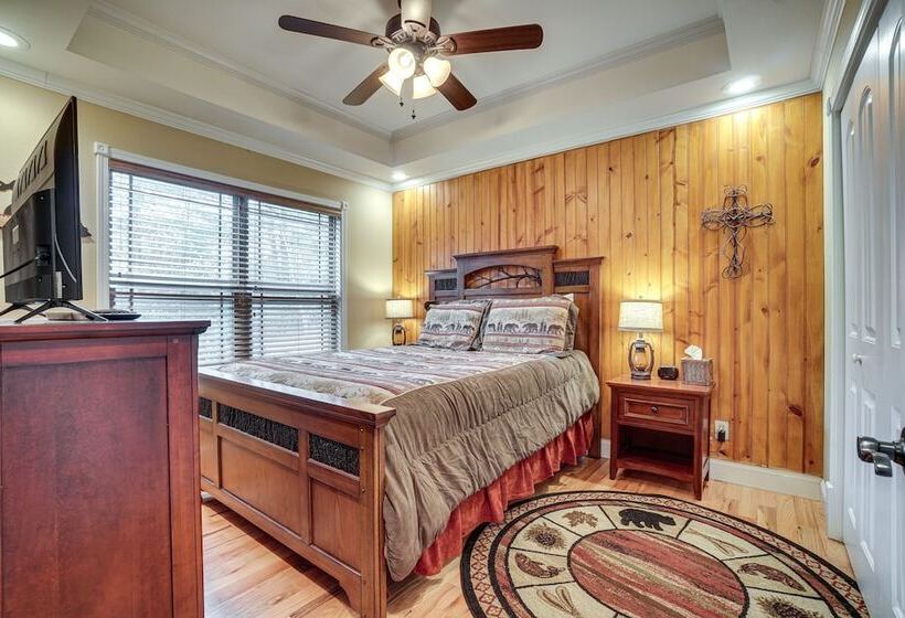 Hidden Hiawassee Retreat W/ Hot Tub & Game Room!