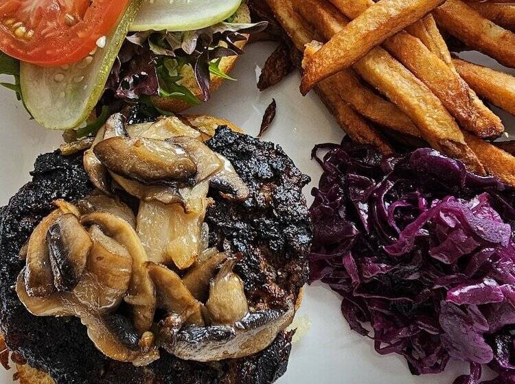 Хостел Auberge Et Restaurant Mcgowan