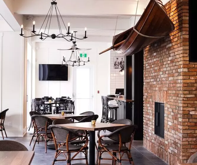 簡易ホテル Auberge Et Restaurant Mcgowan