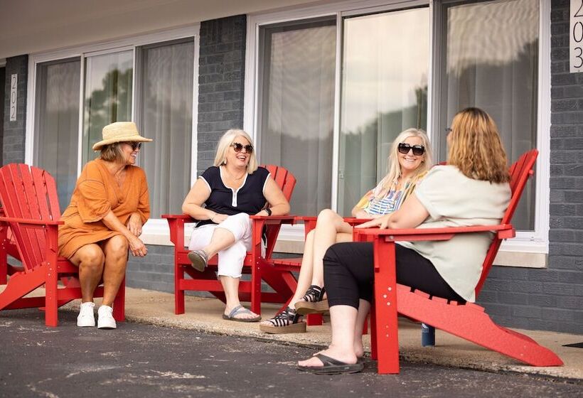 فندق The Lakehouse Inn At Sledd Creek