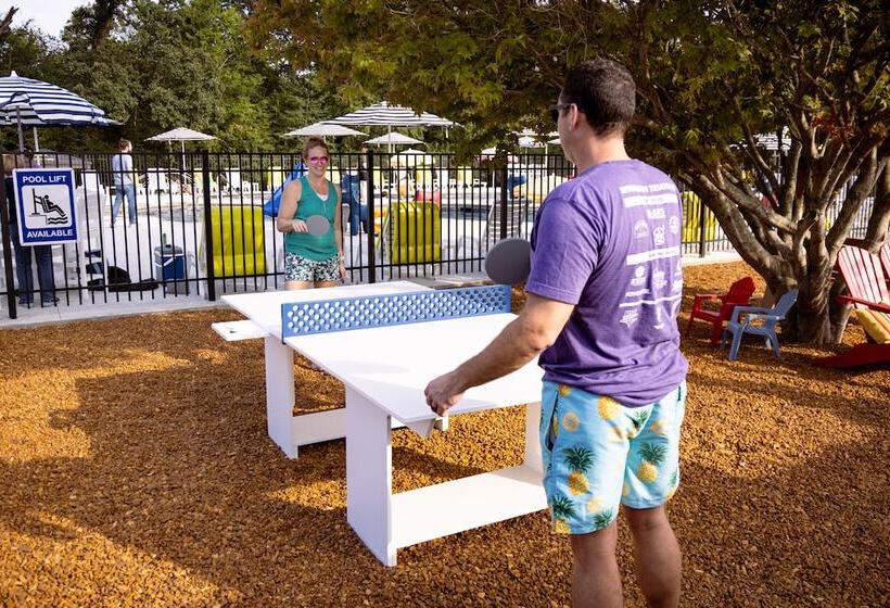 فندق The Lakehouse Inn At Sledd Creek