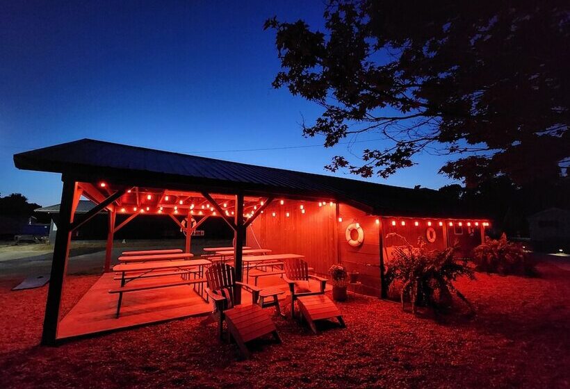 فندق The Lakehouse Inn At Sledd Creek