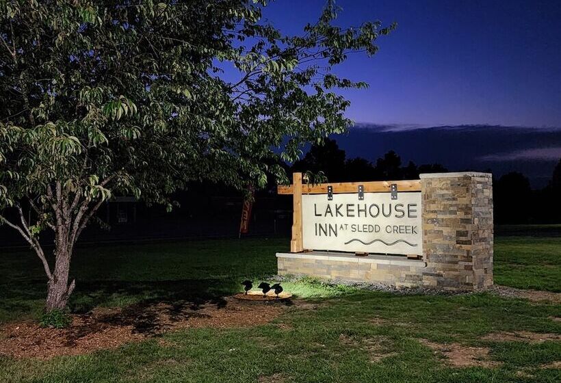 فندق The Lakehouse Inn At Sledd Creek
